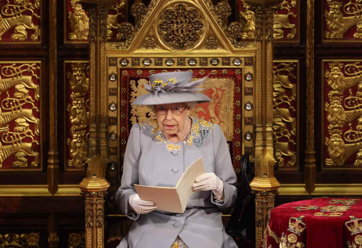 La reina Isabel II anuncia plan para prohibir las terapias de conversión