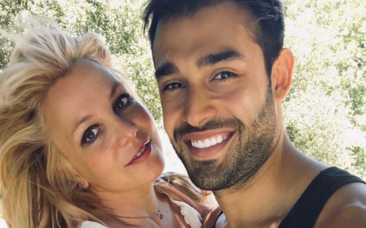 Sam Asghari, prometido de Britney Spears, se pronuncia tras críticas por recientes fotos de desnudos