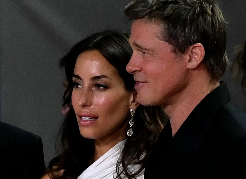 Brad Pitt junto a Inés de Ramón / Foto: AFP