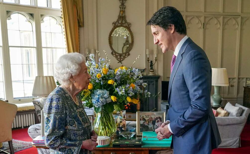 La reina Isabel II del Reino Unido aparece tras superar el Covid-19