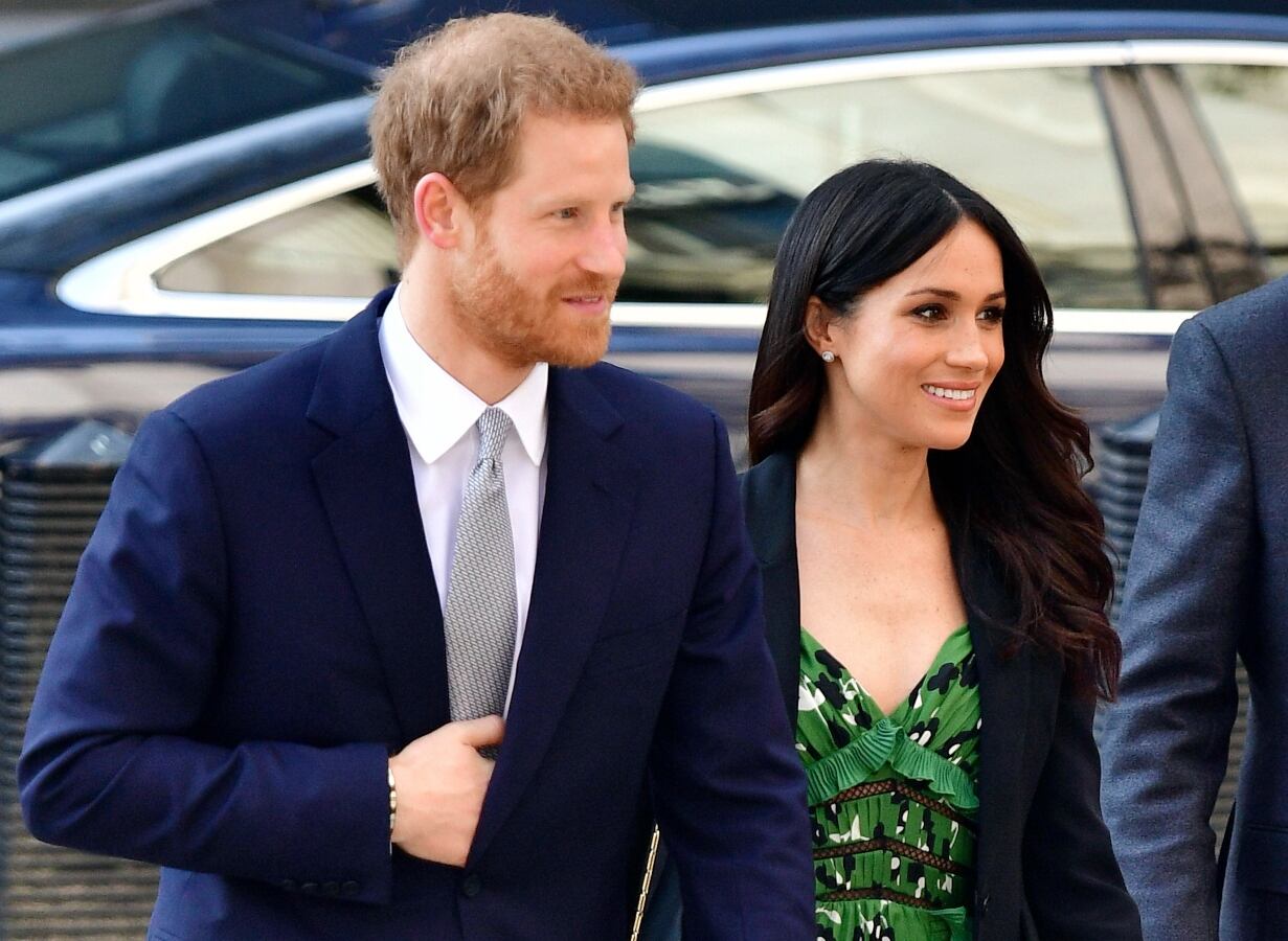 El príncipe Harry está 'aferrado' a Meghan Markle, según experto real