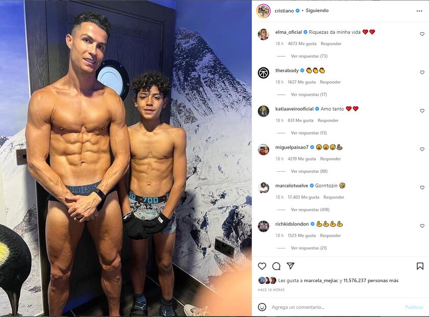 Cristiano Ronaldo y Cristiano Jr. presumen abs de infarto, ¡de tal padre, tal hijo!