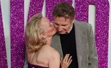 Las 5 parejas que nadie vio venir: de Liam Neeson y Pamela Anderson a Ana de Armas y Tom Cruise
