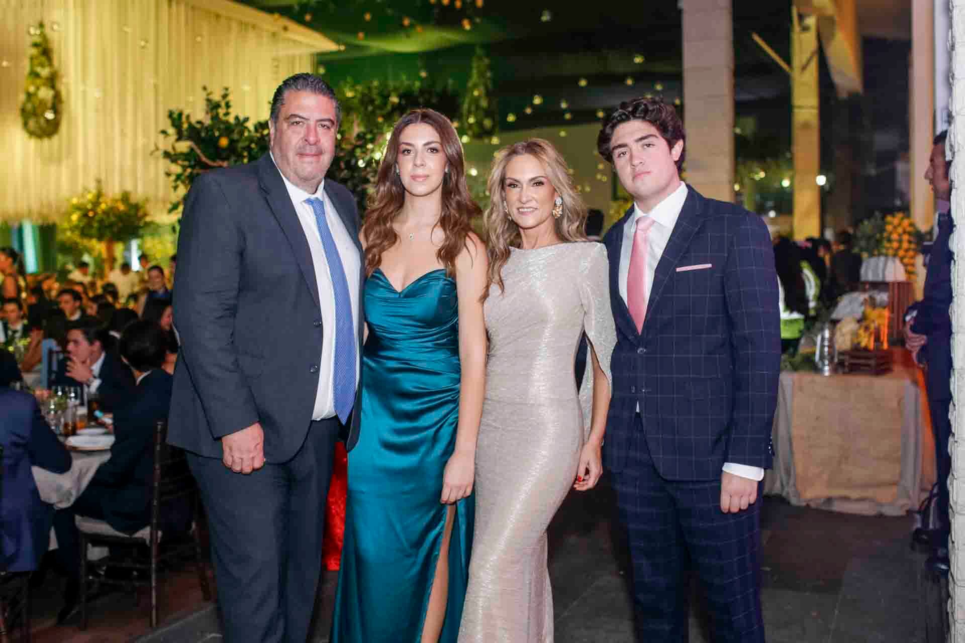 Víctor León, Macarena León, Viviana Rivas y Juan Pablo León. (Foto: Esteban Torreblanca)