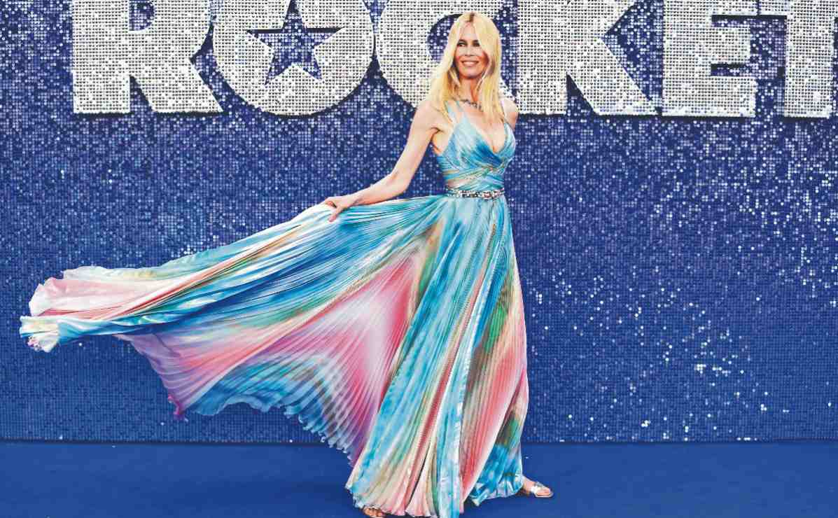 Claudia Schiffer celebra 51 años con una expo de fotografía de moda