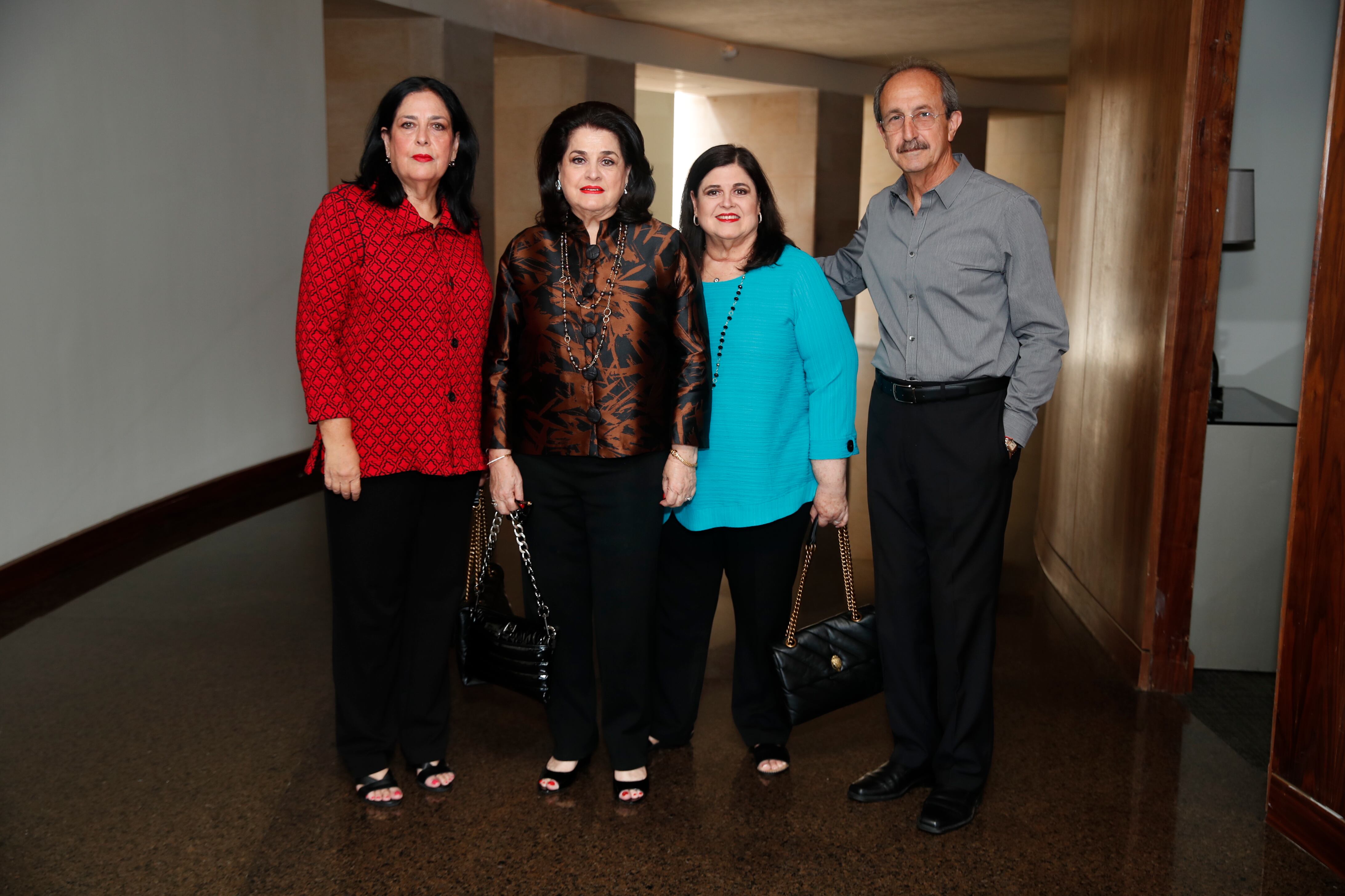 Lucía Boesch, Alicia Boesch de Santos, Gabriela Boesch de Assad y David Assad. (Foto: Memo Treviño)