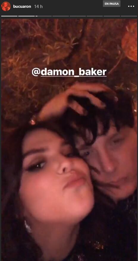 Captamos a Bu Cuarón muy cariñosa con Damon Baker en el after party de los Oscar