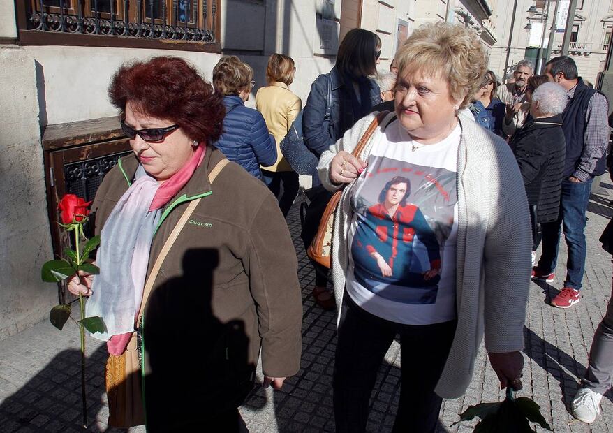 Los restos de Camilo Sesto por fin descansan en paz; así es su homenaje