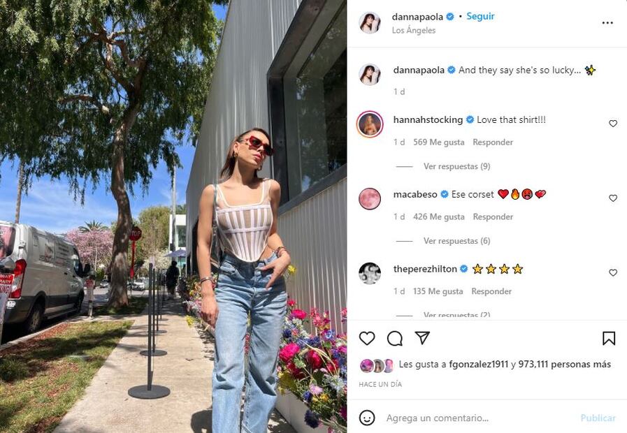 Danna Paola y Loreto Peralta presumen el mismo corsé