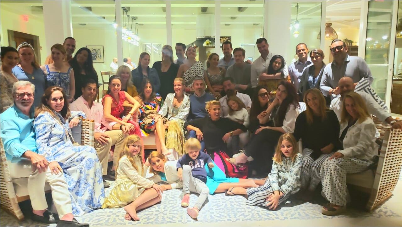 Un éxito la conferencia de la doctora Shefali organizada por María Hank