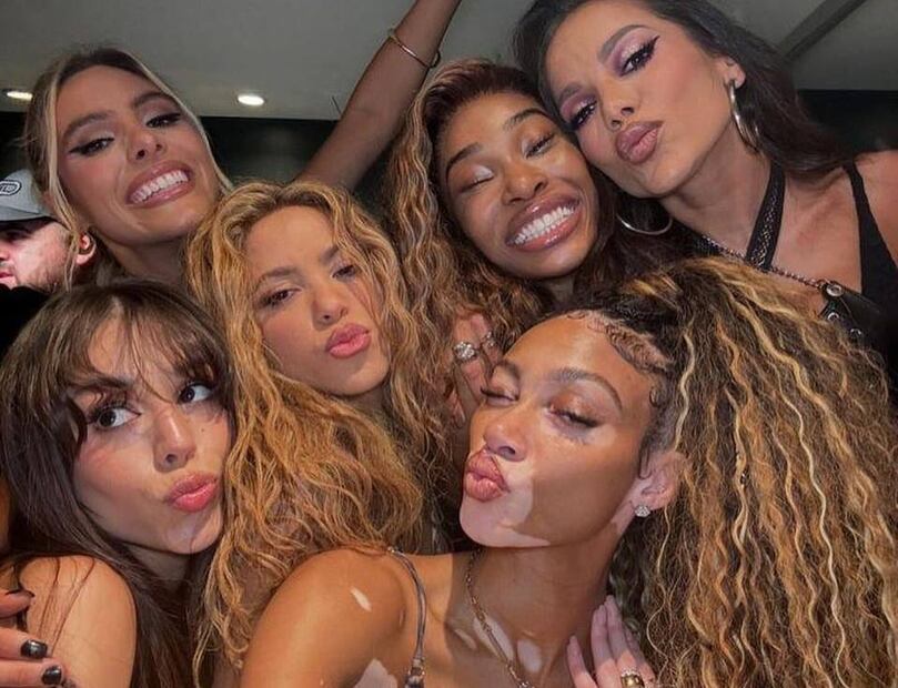 Shakira junto a  Danna, Lele Pons, Shannon, Winnie Harlow y Anitta/ Foto: Instagram