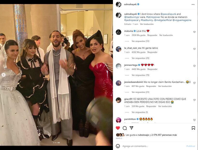Con solo una bata de baño, Salma Hayek se contonea al ritmo de salsa
