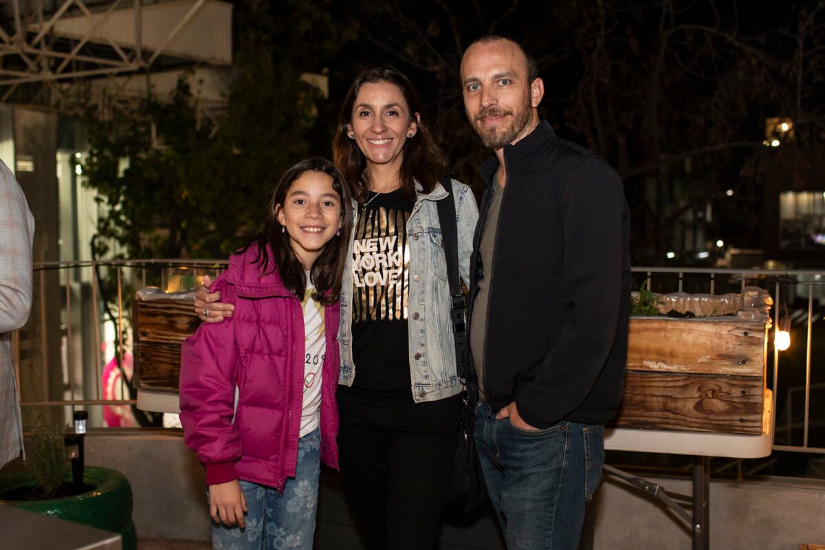 María Fernanda Ruiz, Lorena González y Guillermo Ruiz. (Foto: Esteban Torreblanca)
