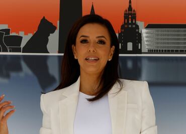 Eva Longoria impacta con rutina de ejercicios al ritmo de Bad Bunny