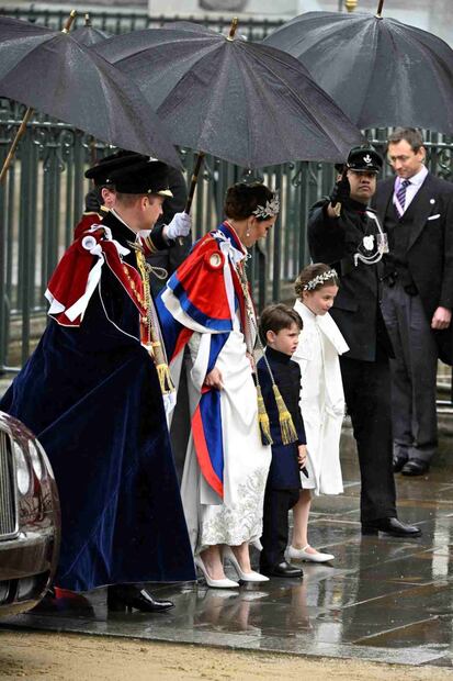 La princesa Charlotte y los príncipes George y Louis, en el centro de la coronación de Carlos III