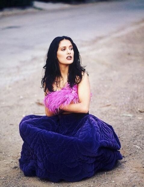 Salma Hayek enciende redes sociales con antigua fotografía 