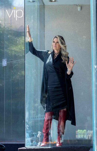 Rebecca de Alba cuenta su historia de amor y altruismo
