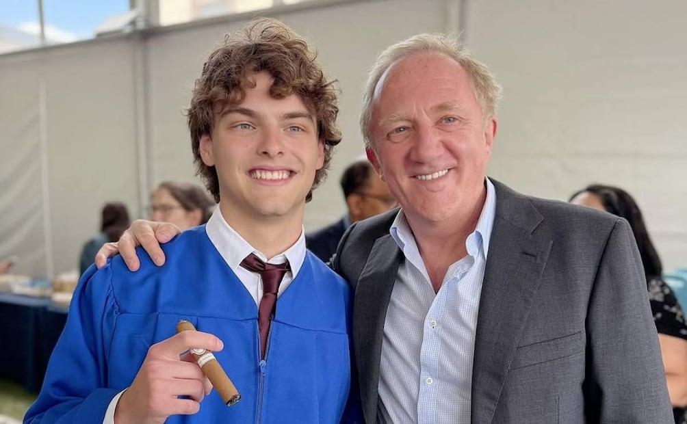François-Henri Pinault junto a su hijo Augustin James/ Foto: Instagram @salmahayek