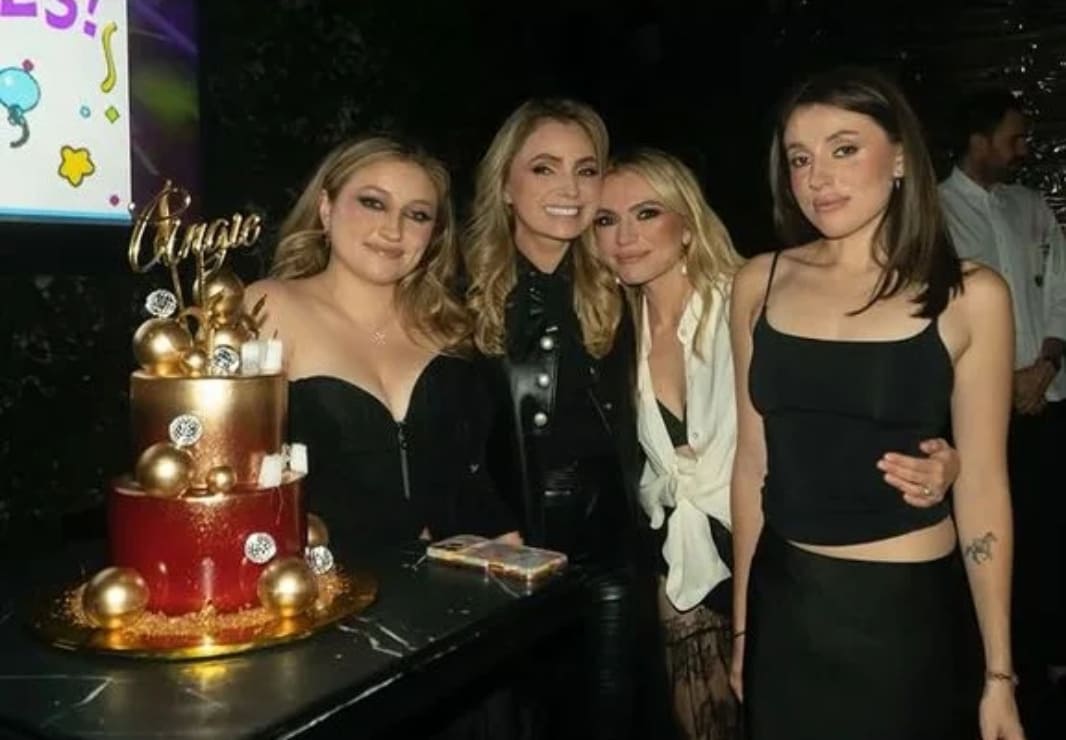 Angélica Rivera con sus hijas Fernanda, Sofía y Regina. (Foto: Instagram)