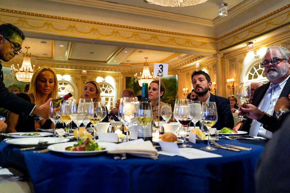 Diego Luna y Marina de Tavira juntos en Nueva York en una cena de caridad 