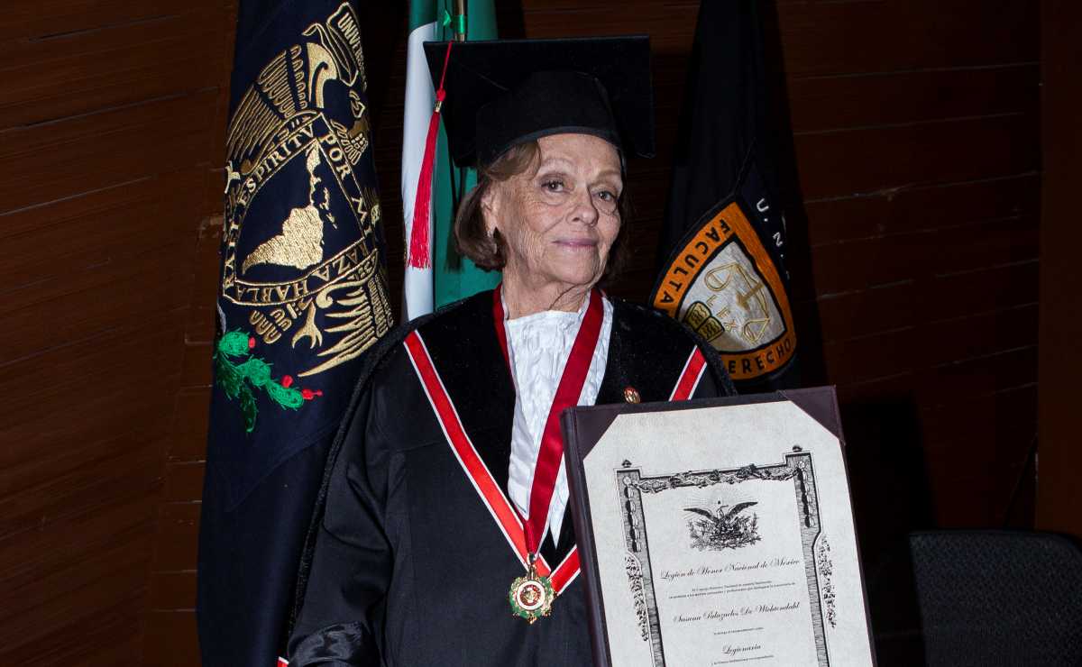 Susana Palazuelos recibe Legión de Honor Nacional de la UNAM