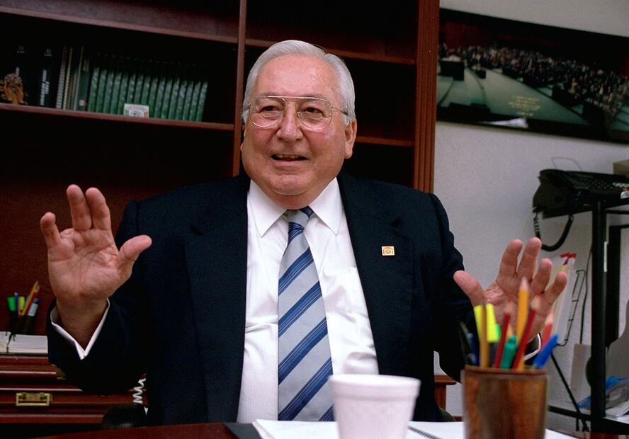 Él es el político Manuel Garza, papá de Mónica Garza