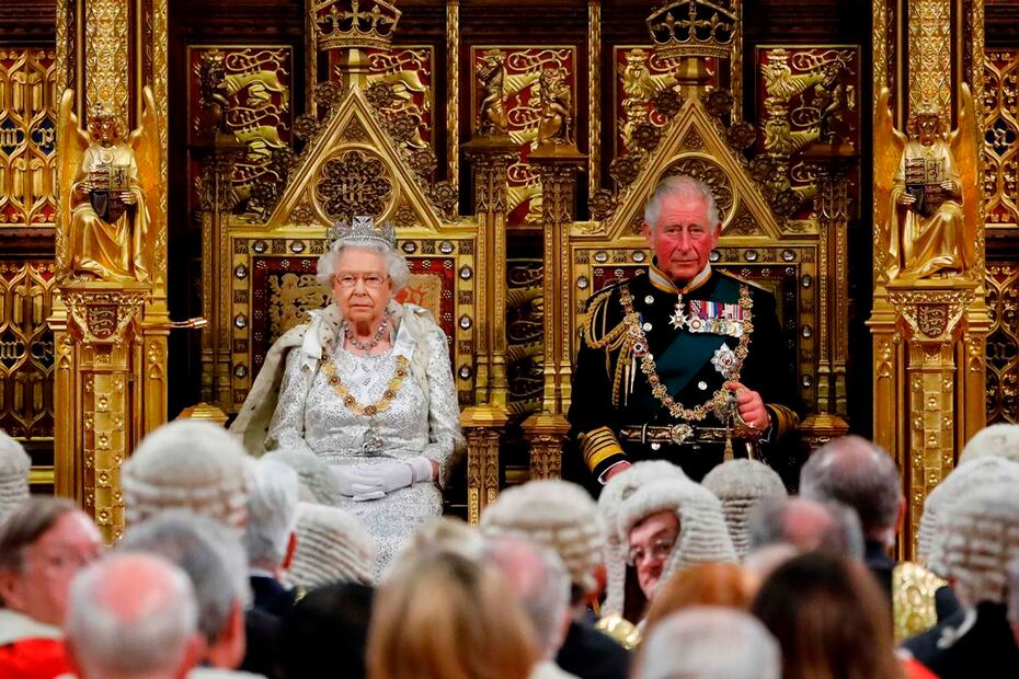 Demandan al palacio de la reina Isabel II: un hombre asegura ser el legítimo heredero