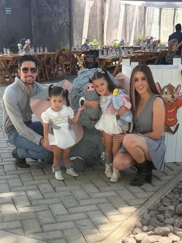 Alex Fernández, Nirvana, Mía y Alexia / Foto: Instagram