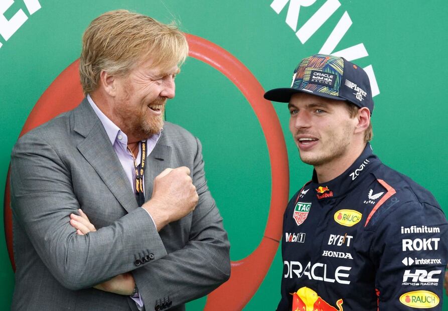 El rey Guillermo Alejandro de Holanda junto al piloto Max Verstappen / EFE