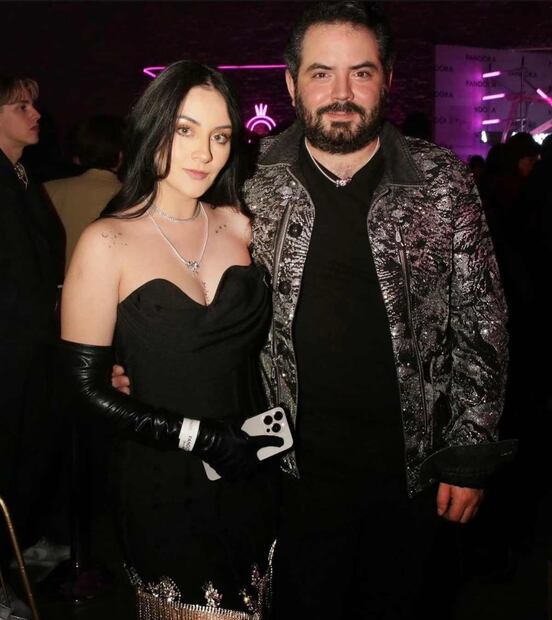 José Eduardo Derbez junto a Paola Dalay / Foto: Instagram.