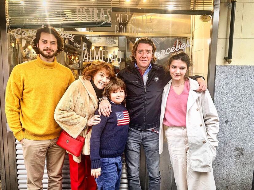 El ex de Paulina Rubio, Colate, compartió imágenes de su hijo Andrea Nicolás en España
