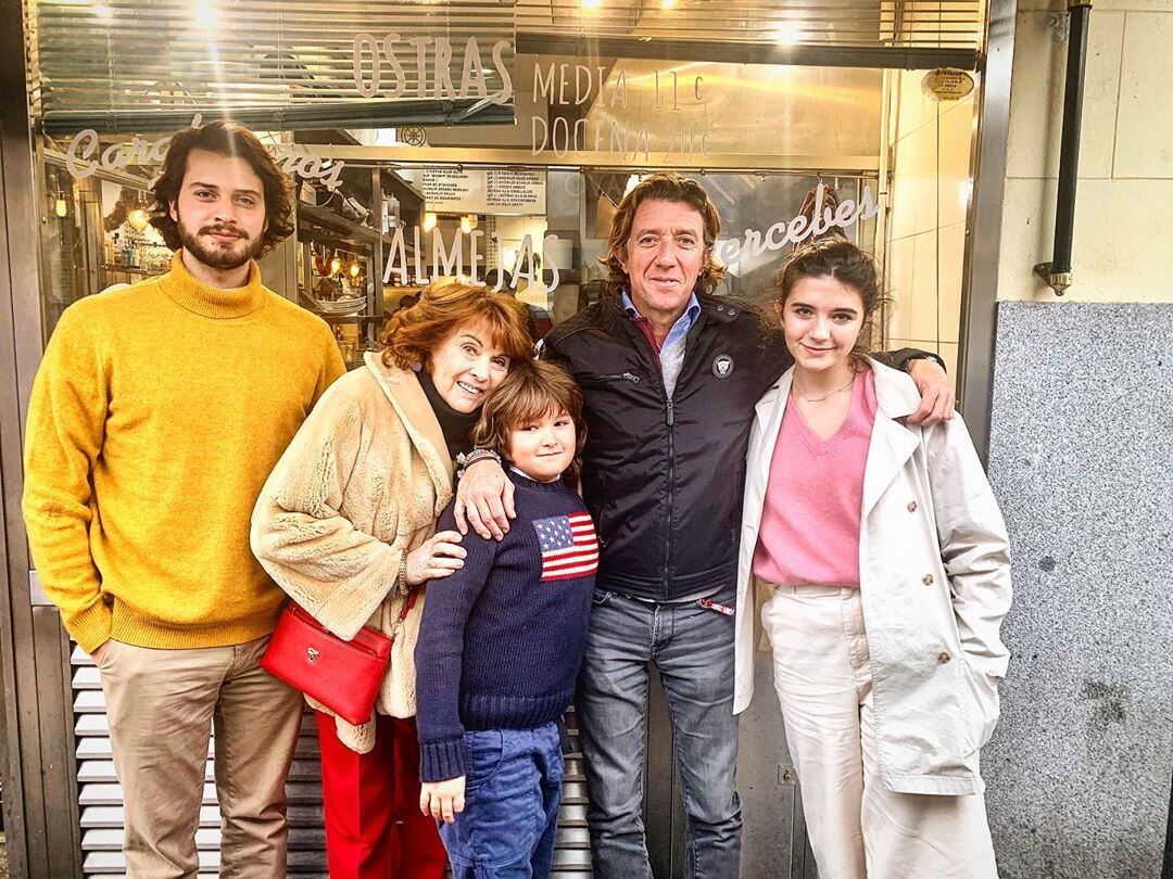 El ex de Paulina Rubio, Colate, compartió imágenes de su hijo Andrea Nicolás en España