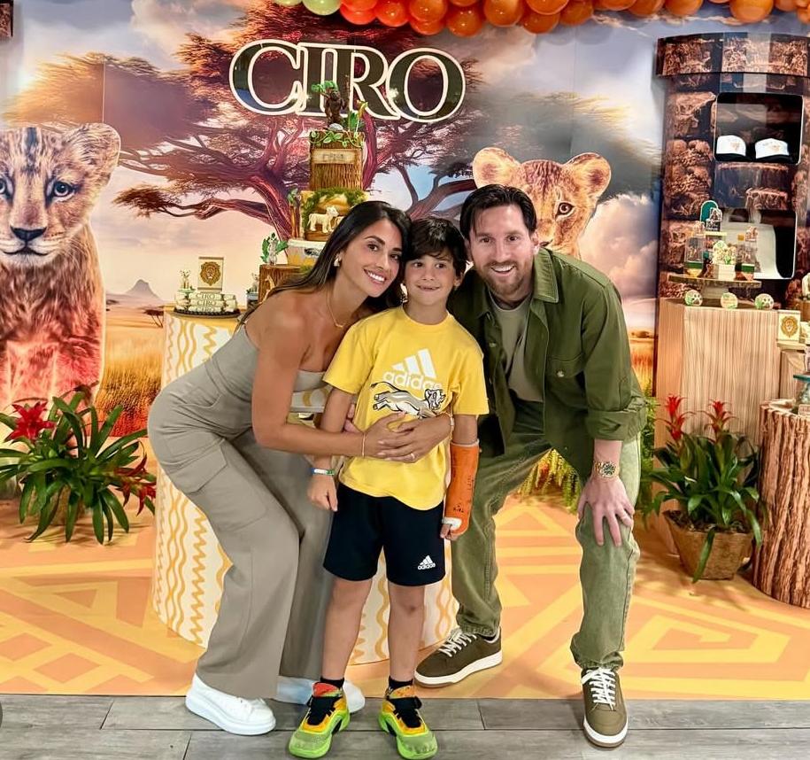 Lionel Messi y Antonela Roccuzzo junto a su hijo Ciro / Foto: Instagram