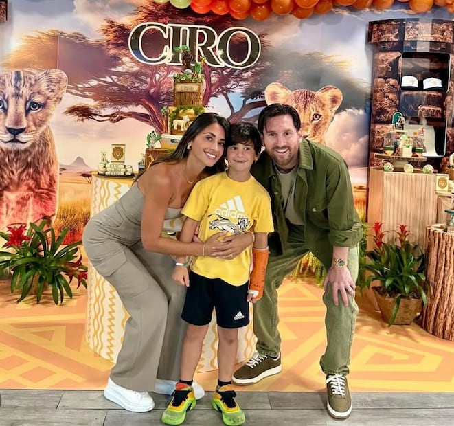 Lionel Messi y Antonela Roccuzzo junto a su hijo Ciro / Foto: Instagram