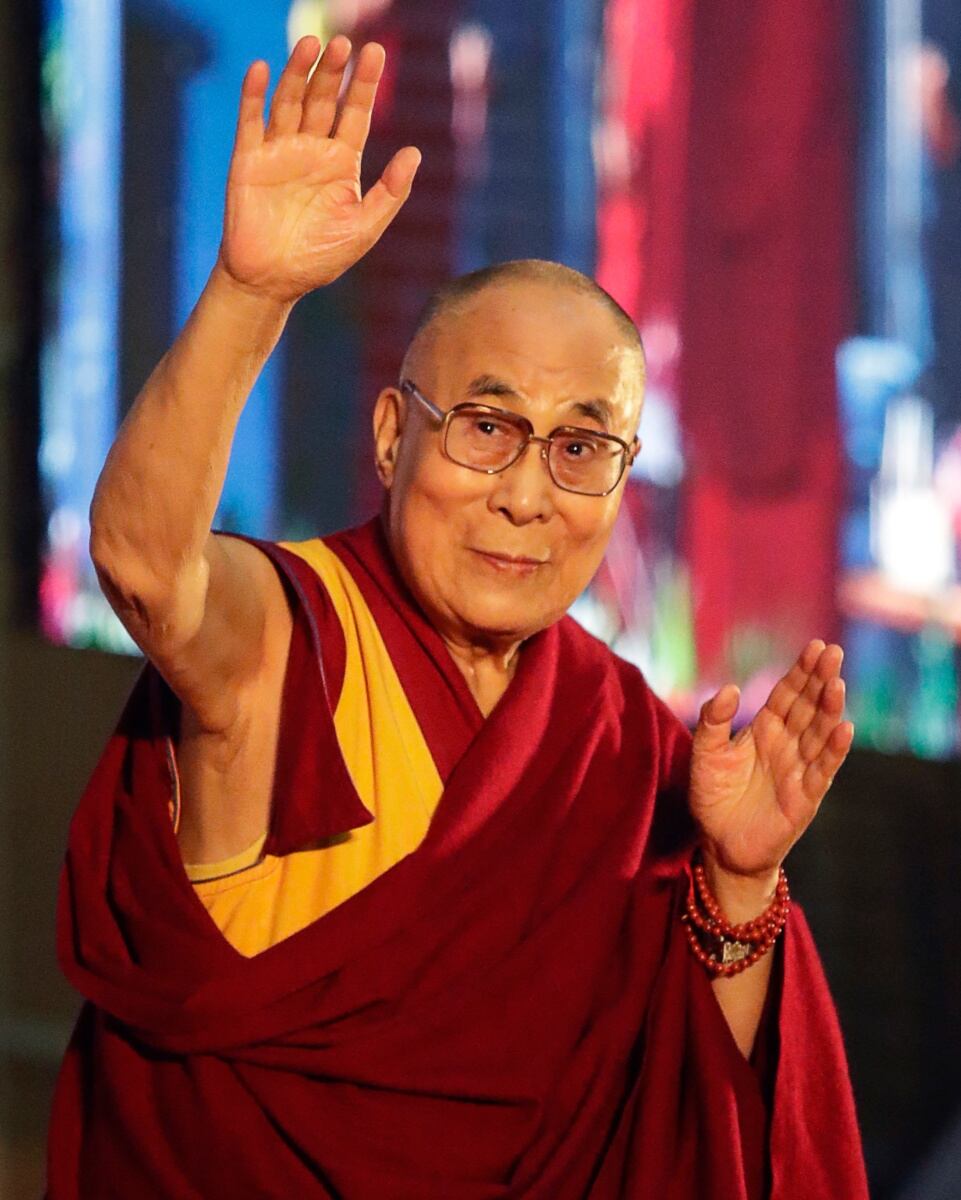 Las 3 controversias del Dalai Lama, desde comentarios misóginos hasta encubrimiento de abuso