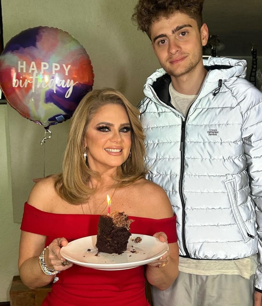 Érika Buenfil y su hijo Nicolás / Instagram: @erikabuenfil50