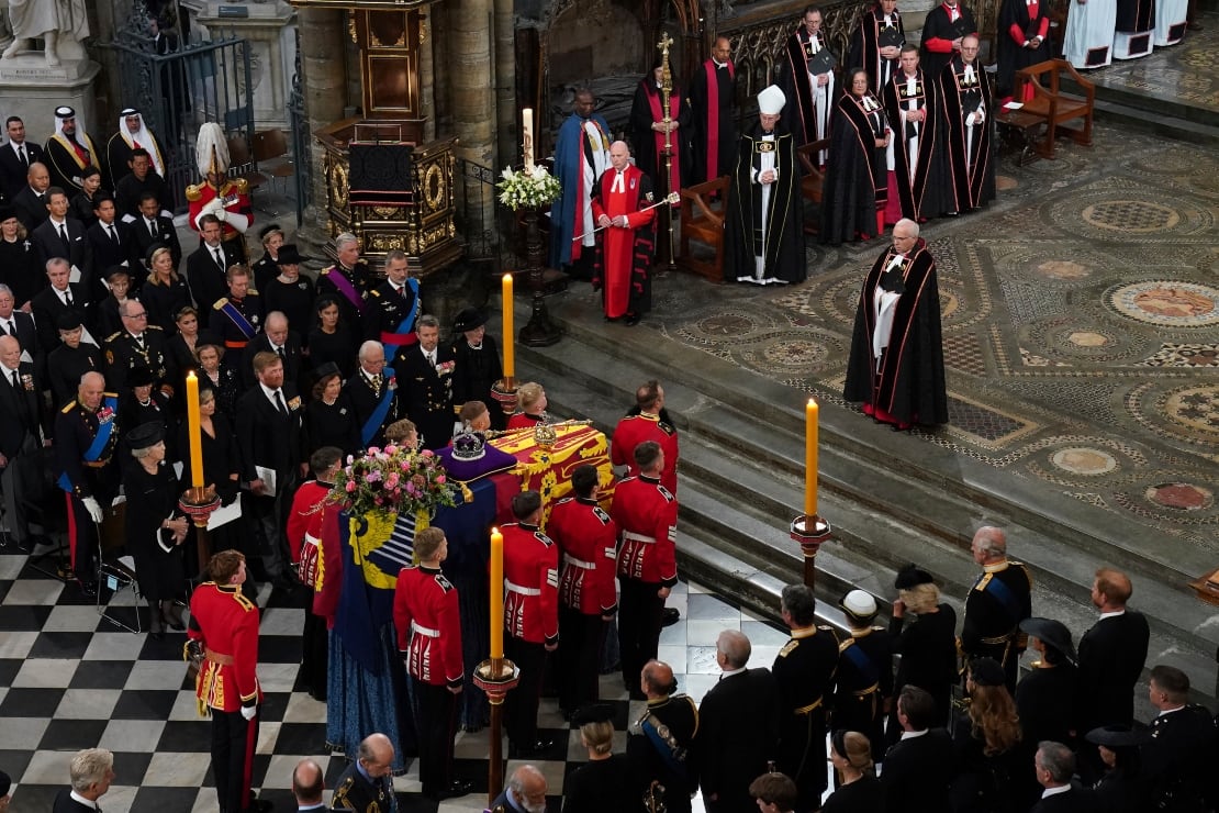 10 fotografías de momentos que marcaron la histórica despedida de Isabel II 