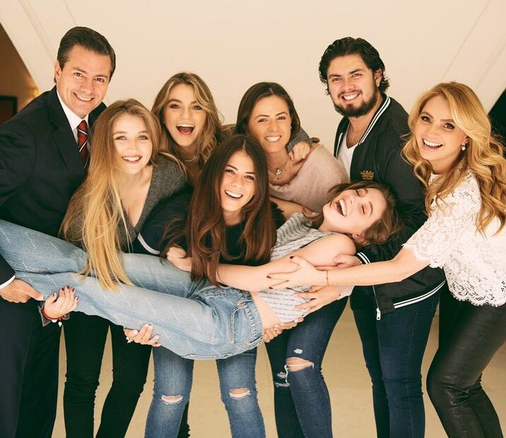 Así fue como las hijas de Enrique Peña Nieto felicitaron a Sofía Castro por su nuevo novio 