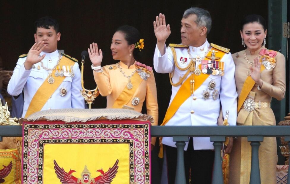El hijo autista del rey Rama viaja a Tailandia, ¿asumirá su papel como heredero al trono?