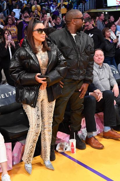 Captan a la empresaria Kim Kardashian aparentemente abucheando  a Tristan Thompson, ex de Khloé
