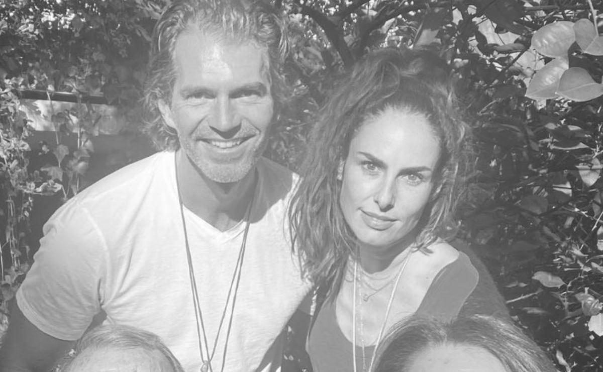 Ana Serradilla y Raúl Martínez Ostos se casaron en la playa