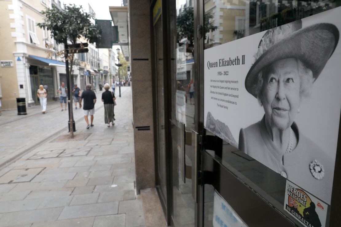 10 fotografías de momentos que marcaron la histórica despedida de Isabel II 