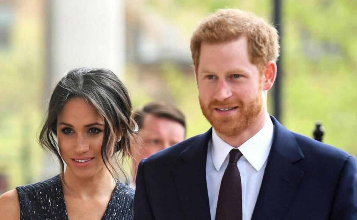 El príncipe Harry buscó al papá de Meghan antes de su boda, revelan documentos