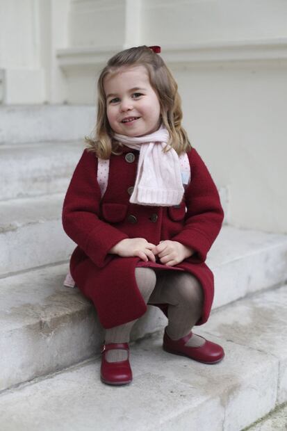 FOTOS: La princesa Charlotte, feliz en su primer día de clases