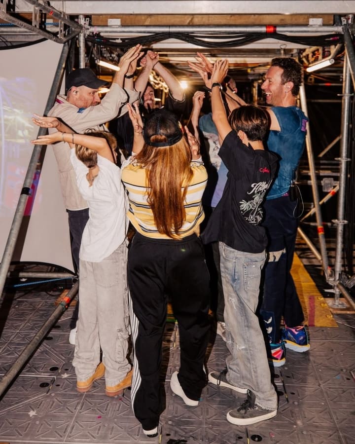 Shakira y sus hijos con la banda Coldplay / Foto: Instagram