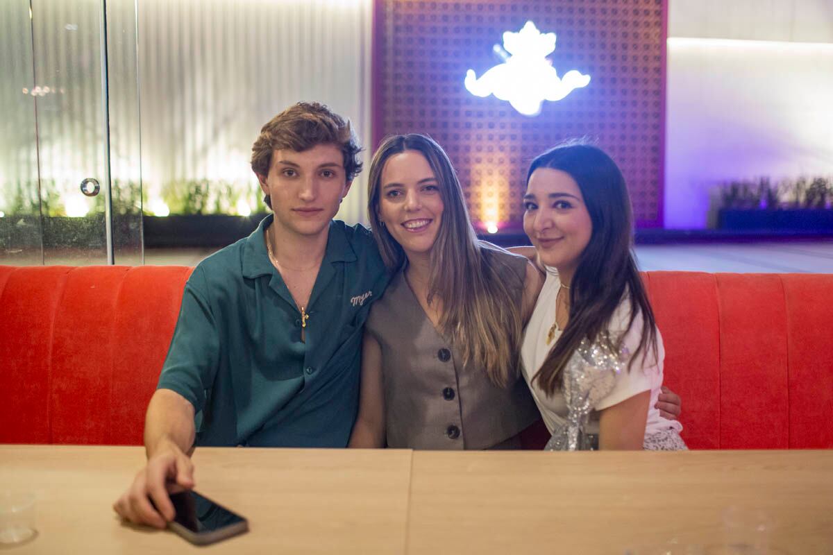 Fer Solís, Lucía Remis y María José López Dóriga. (Foto: Esteban Torreblanca)