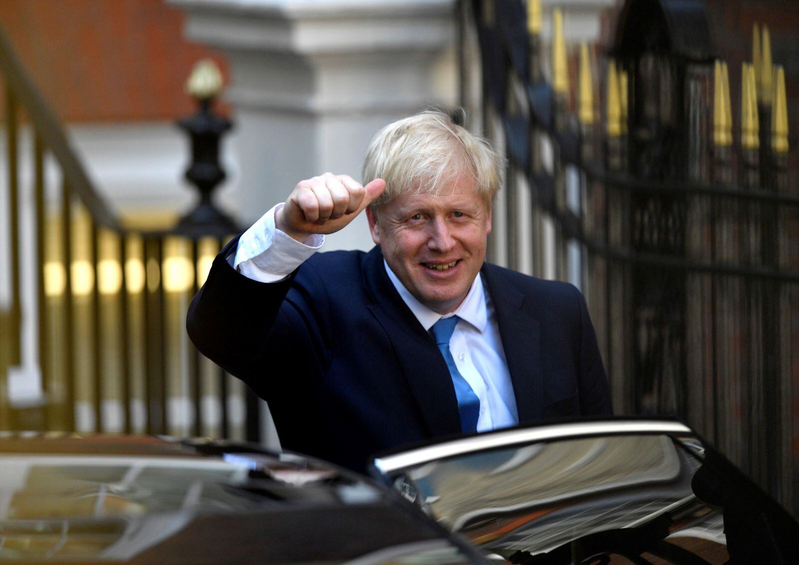 La reina Isabel II obligada a posponer sus vacaciones por Boris Johnson, nuevo primer ministro inglés
