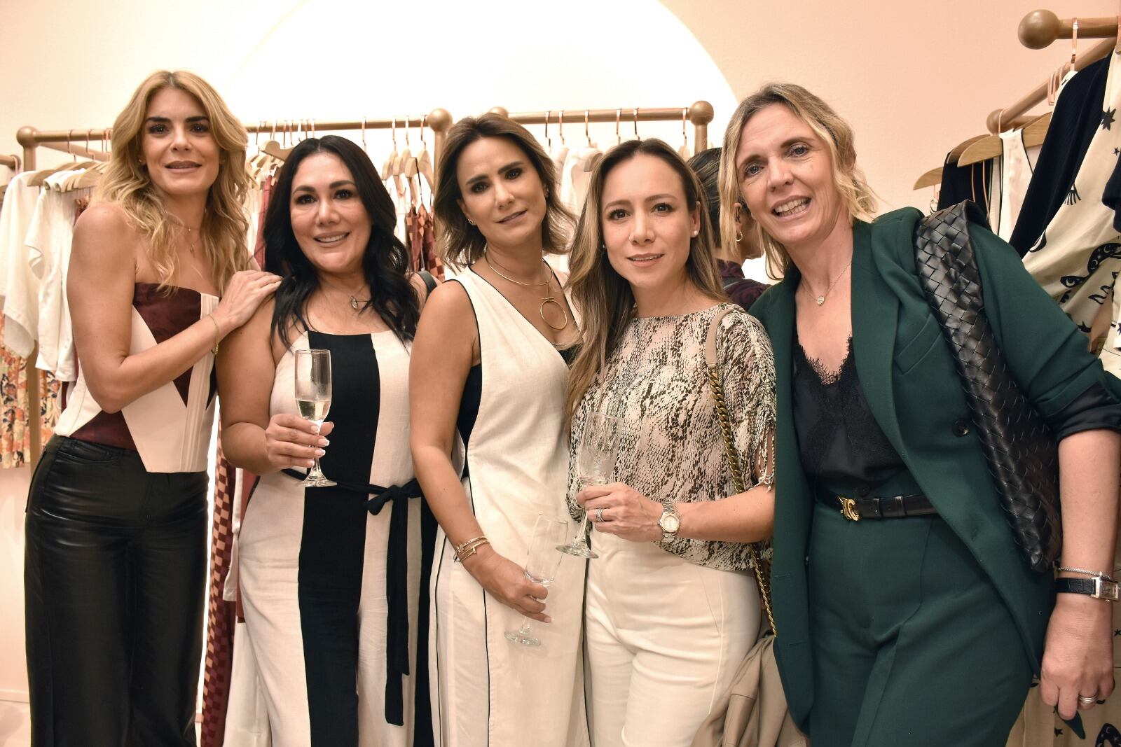 Sara Gianola, Esperanza Ramos, Paty González, Violeta Butrón y Claudia Rivera. (Foto: Especial)