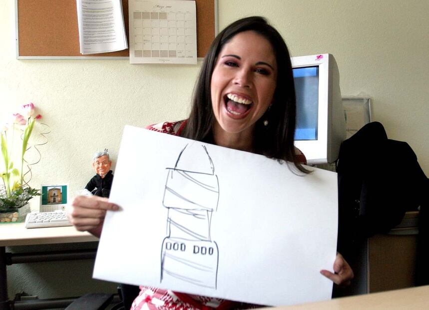Paola Rojas recibe ola de piropos tras presumir sus poderosas piernas en minifalda