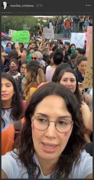 Martha Cristiana y Nailea Norvind, entre las asistentes en la marcha contra la violencia de género 